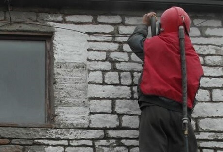 Comment nettoyer une façade fragile ou fragilisée?