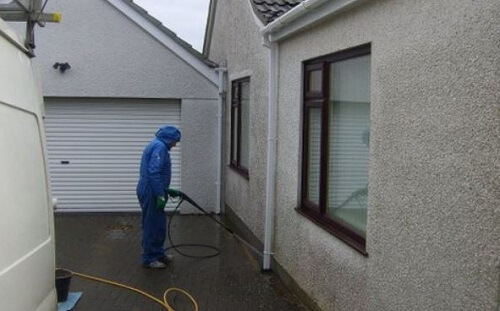 Quelles sont les solutions pour nettoyer une façade?
